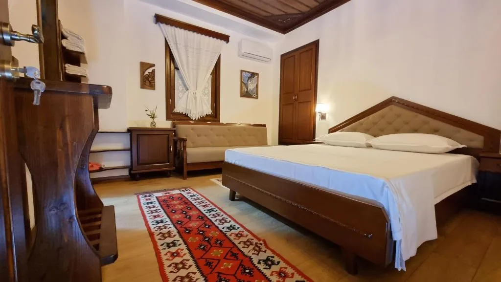 Deluxe Double Room (2 Adults + 1 Child) — Master Hotel