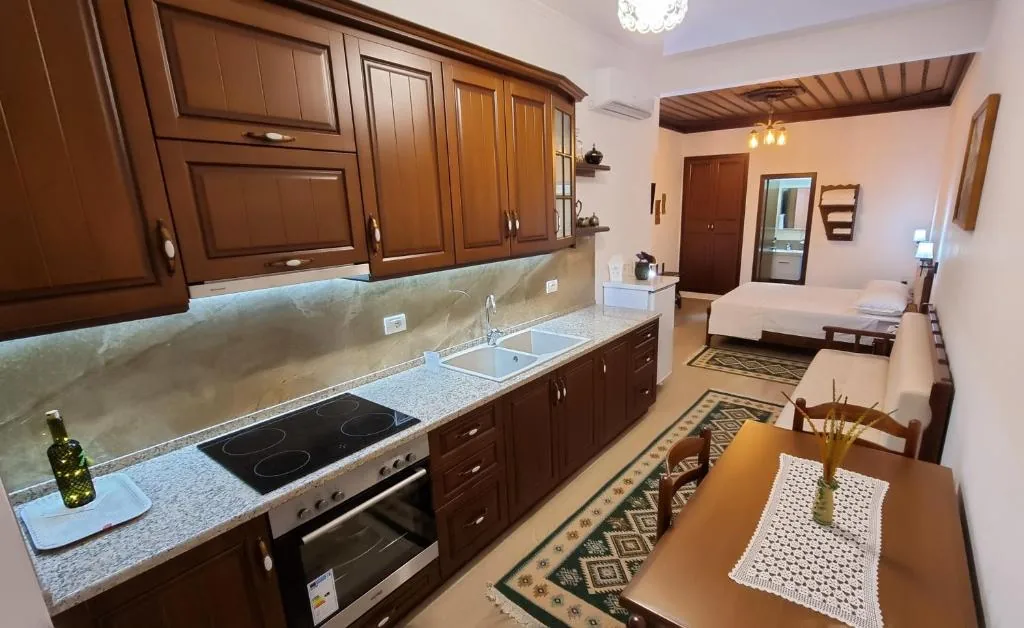 Deluxe Triple Room — Master Hotel